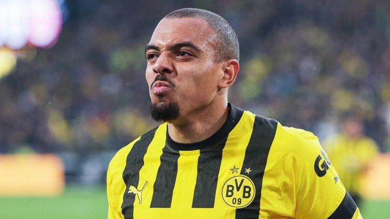 مهاجم دورتموند مطلوب في البريميرليج