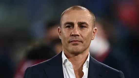 كانافارو يبدأ تدريب فريق أوروبي عريق